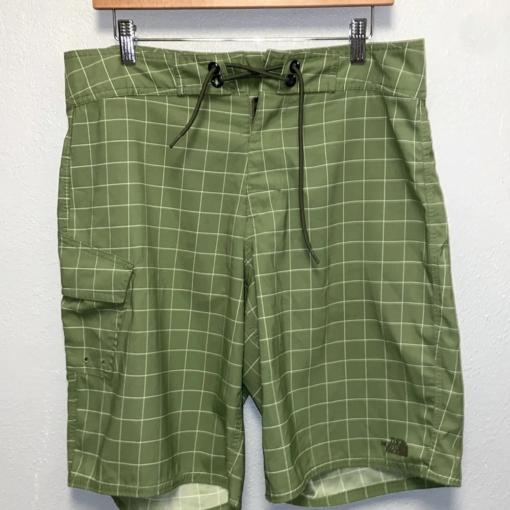 The North Face Men’s Green Checked Acitvewear Outdoor Board Shorts 3223